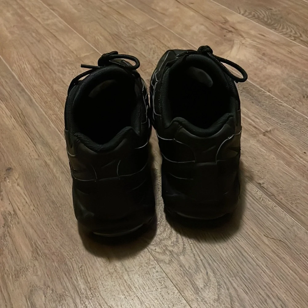 Nike Air Max Shoes - Picture 3 of 7